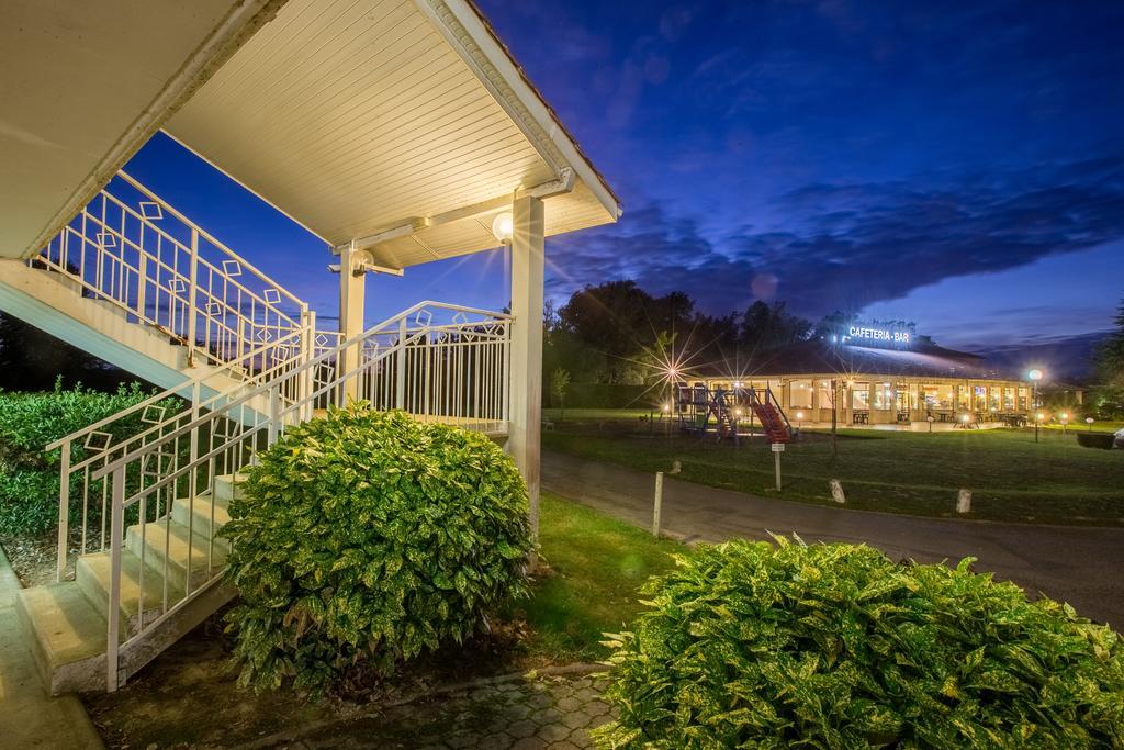 Aliotel Cazères-sur-lʼAdour Exterior foto